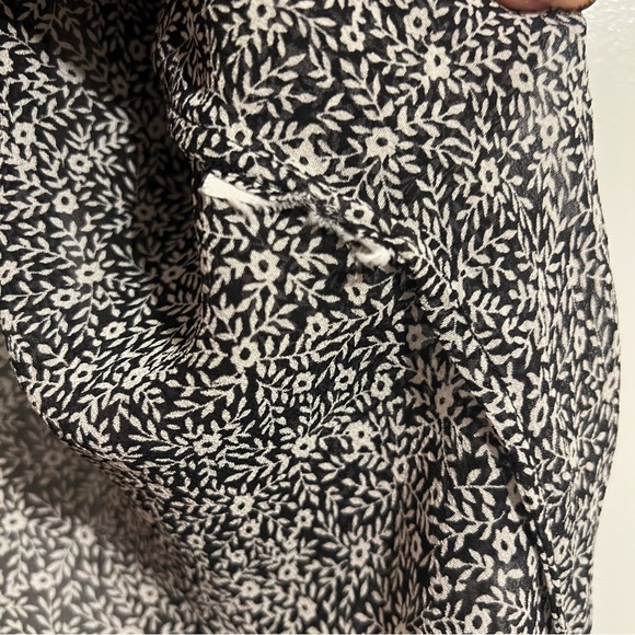 #79 JOIE BLACK WHITE FLORAL BLOUSE TOP SIZE SMALL - Picture 5 of 5